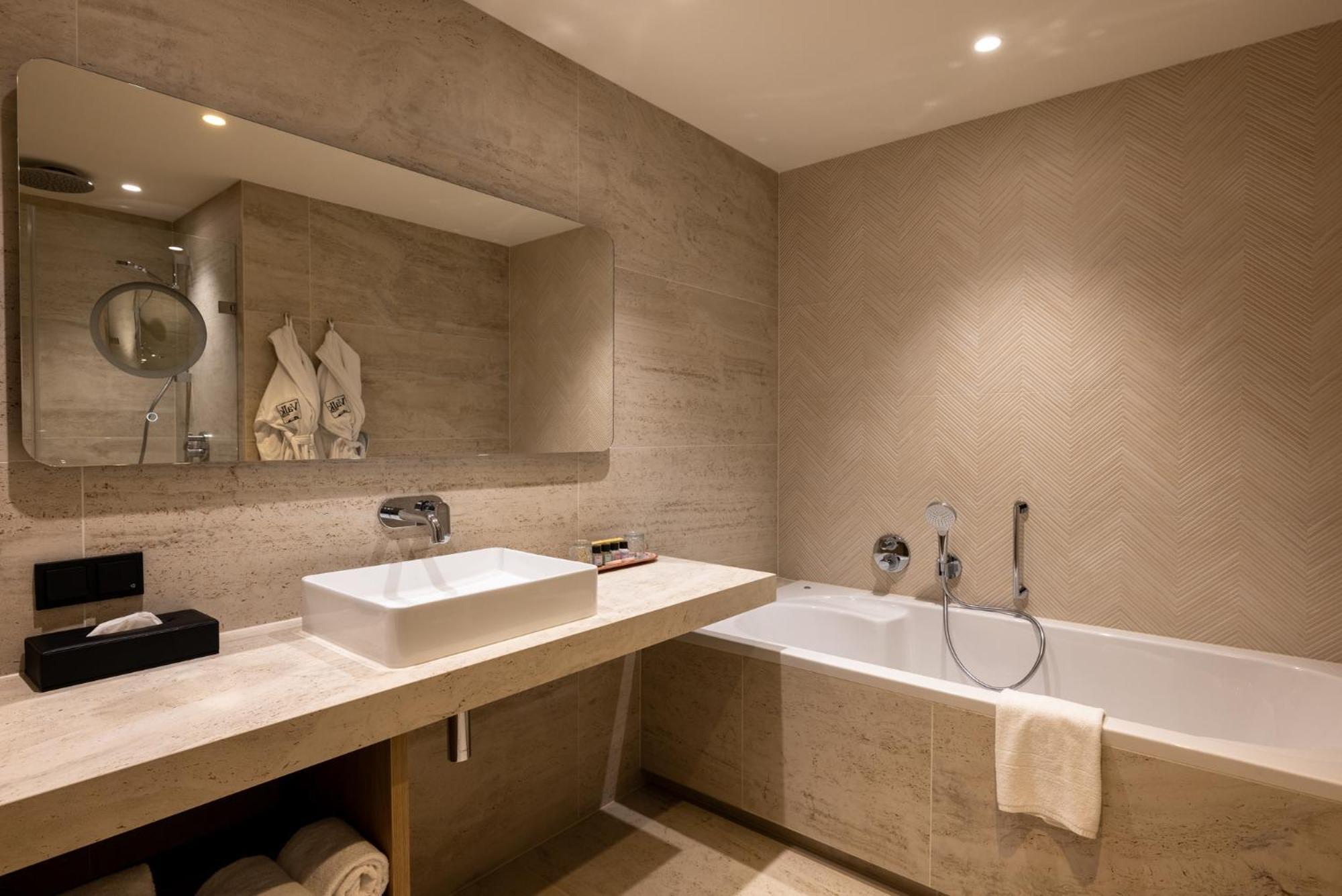 Van Der Valk Hotel Emmen Nieuw-Amsterdam Zewnętrze zdjęcie