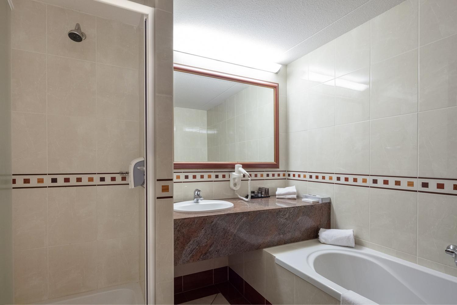 Van Der Valk Hotel Emmen Nieuw-Amsterdam Zewnętrze zdjęcie