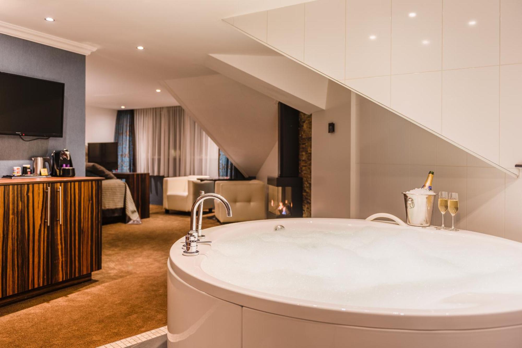 Van Der Valk Hotel Emmen Nieuw-Amsterdam Zewnętrze zdjęcie