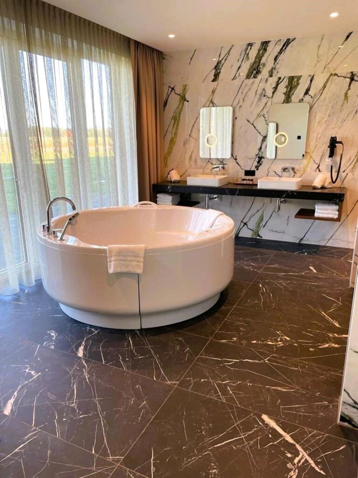 Van Der Valk Hotel Emmen Nieuw-Amsterdam Zewnętrze zdjęcie